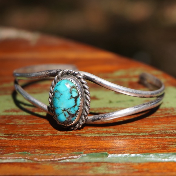 Vintage Sterling Silver Turquoise Cuff Bracelet - Picture 2 of 16